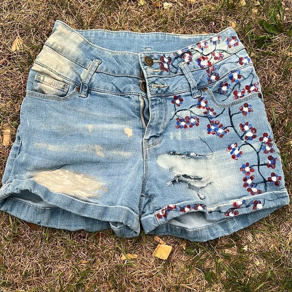 Size 27 Upcycled Custom Bluenotes Upcycled Cherry Blossom Denim Jean Shorts - Picture 2 of 4